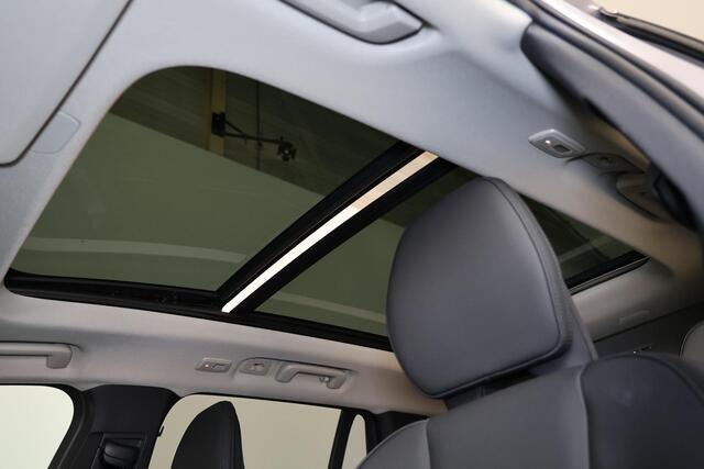 Volvo XC90 T8 Recharge AWD Ultra Bright - Luchtvering - Panorama/schuifdak - IntelliSafe Assist & Surround - 360º Camera - Harman/Kardon audio - Adaptieve LED koplampen - Verwarmde voorstoelen, stuur & achterbank - Parkeersensoren voor & achter - Elektr. bedienb. vo