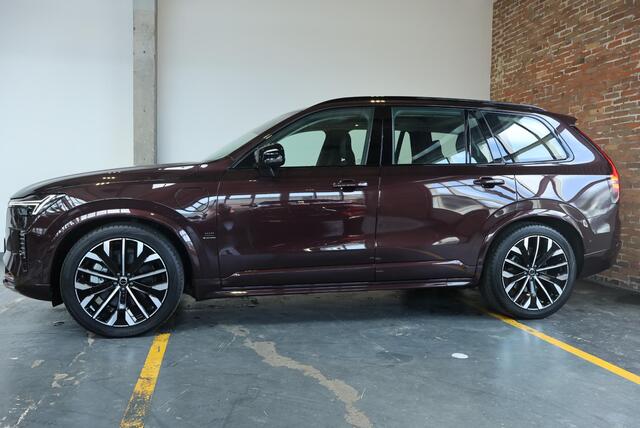 Volvo XC90 T8 Plug-in hybrid AWD Ultra Dark | Luchtvering | Panoramadak | Trekhaak | Premium audio by Bowers&Wilkins | Verwarmbare voorstoelen met massagefunctie |