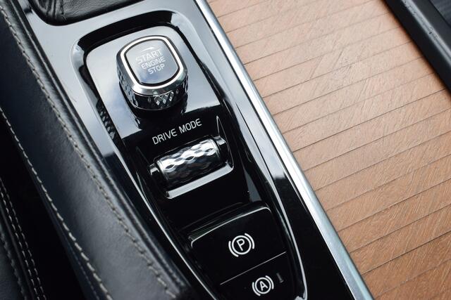 Volvo XC90 2.0 T5 AWD Inscription | Trekhaak Elek. | Pano | Adaptieve Cruise | Dodehoek Detectie | Leder |