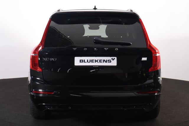Volvo XC90 T8 Recharge AWD Ultimate Dark - Luchtvering - Panoramisch schuif-/kanteldak - Head up display - IntelliSafe Assist & Surround - Getint glas - verwarmbaar stuurwiel - 360º camera - Parkeersensoren voor & achter - Voorstoelen en buitenste zitplaatsen 2e zit