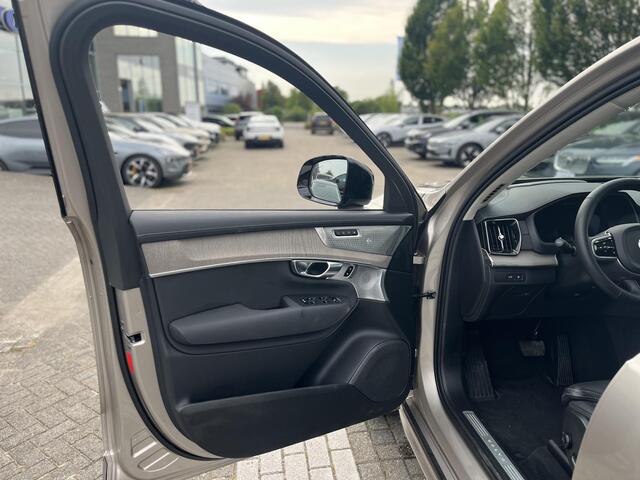 Volvo XC90 T8 Plug-in hybrid AWD Ultra Dark | Executive Edition | Luchtvering | Bowers & Wilkins | Trekhaak | Massage Stoelen |