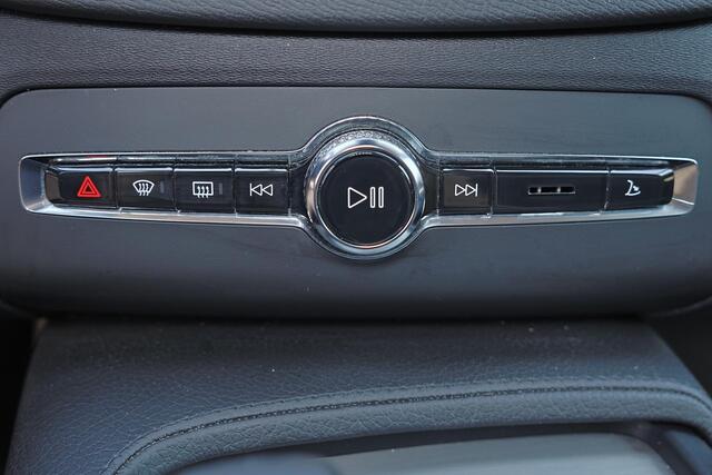 Volvo XC90 T8 Recharge AWD Inscription Expression - IntelliSafe Assist & Surround - Adaptieve LED koplampen - Parkeercamera achter - Verwarmde voorstoelen & stuur - Parkeersensoren voor & achter - Extra getint glas - 19' LMV