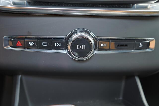 Volvo XC90 T8 Recharge AWD Ultra Black Edition - Panorama/schuifdak - IntelliSafe Assist & Surround - 360º Camera - Bowers & Wilkins audio - Adaptieve LED koplampen - Verwarmde voorstoelen, stuur & achterbank - Parkeersensoren voor & achter - Elektr. bedienb. voorst