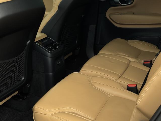 Volvo XC90 2.0 T8 Long Range AWD Ultimate Bright | Luchtvering | Pano | Trekhaak | SoH 97%