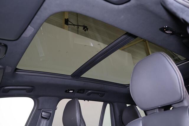 Volvo XC90 T8 Recharge AWD Ultra Black Edition - Luchtvering - Panorama/schuifdak - IntelliSafe Assist & Surround - 360º Camera - Bowers & Wilkins audio - Adaptieve LED koplampen - Verwarmde voorstoelen, stuur & achterbank - Parkeersensoren voor & achter - Elektr. b