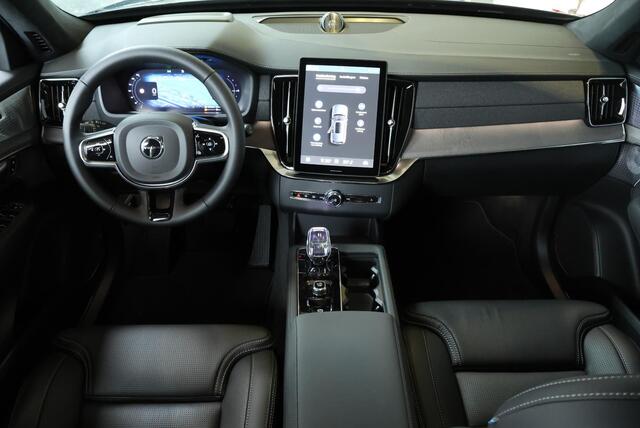 Volvo XC90 T8 Plug-in hybrid AWD Ultra Dark Executive Edition | 22" Lichtmetalen Wielen | Bowers & Wilkins Audio | Luchtvering | Geventileerde Voorstoelen met Massage | Extra Getint Glas |