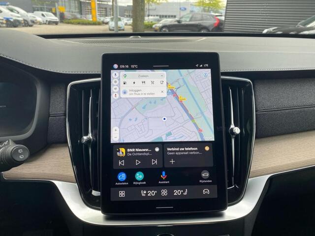 Volvo XC90 Plus Dark Recharge Plug-In Hybrid AWD