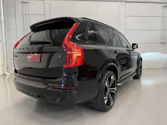 Volvo XC90 T8 Recharge AWD R-Design PANO/B&W/TREKHAAK/360CAMERA/22'/HEAD-UP/STANDKACHEL/MEMORY/GOOGLE/R-DESIGN VOL LEER/DONKERE-HEMEL/BLACK ALL BLACK/VOLLEDIG VOLVO DEALER HISTORIE