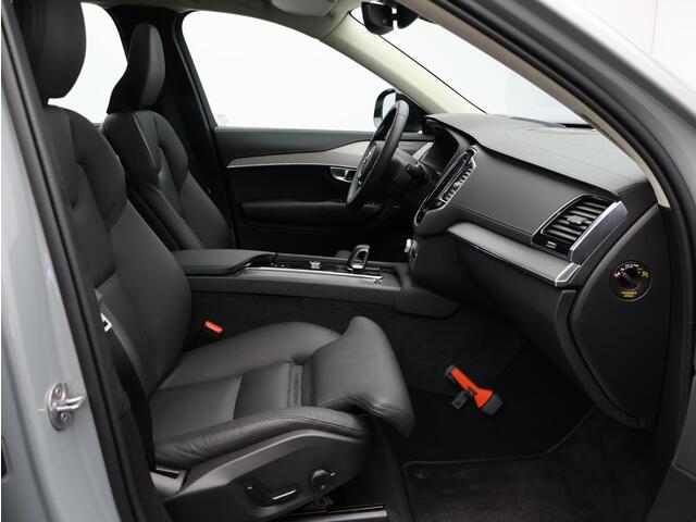 Volvo XC90 T8 455PK Recharge AWD Ultimate Dark / Luchtvering / Head Up / Trekhaak / Gelamineerd Glas / 20" / Panoramisch Dak /