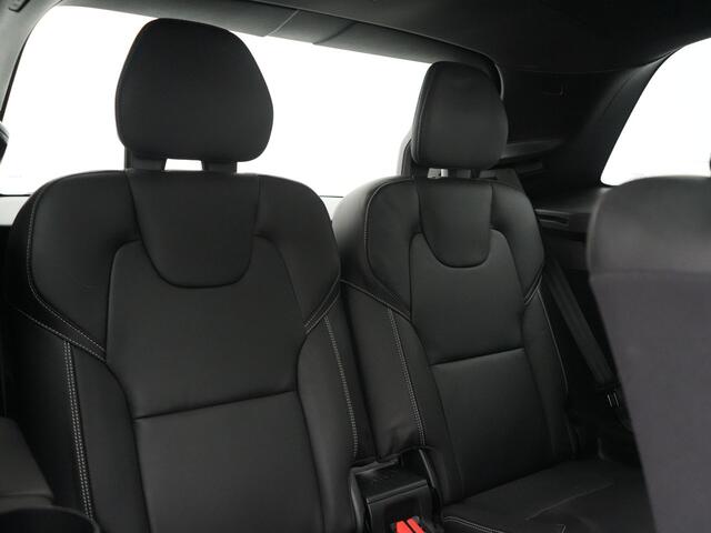 Volvo XC90 T8 Recharge AWD Plus Dark Long Range 7 Persoons PHEV 456pk Dealer O.H. | Trekhaak Af Fabriek | Panodak | Luchtvering | Adaptive Cruise | 360 Camera | Lederen Sportstoelen Memory & Verwarmd | Harman / Kardon | Keyless | Blis | Stuur Verwarmd | Apple Carplay | Plug In Hybrid |