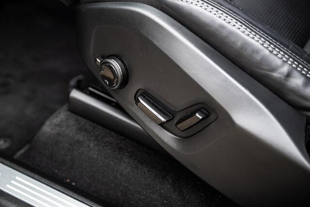 Volvo XC90 2.0 T8 Plug-in Hybrid AWD Ultra Dark | PHEV | Trekhaak | Luchtvering | Bowers Wilkins Audio | Nappaleder | Stoelventilatie | Stoelmassage | Gelamineerd Glas | Panoramadak | Head-up Display | 360 Graden Camera | Keyless Entry | Elektrische Achterklep | Cruise Control Adaptief | BLIS | Google Navigatie | Apple Carplay | Android Auto