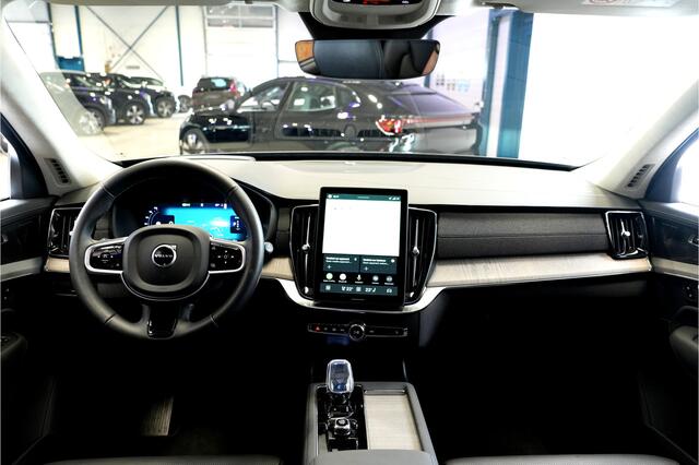 Volvo XC90 2.0 T8 AWD 335kW/456pk Aut8 Plug-in hybrid Ultra Dark 7P PANORAMADAK + HARMAN/KARDON + 360 CAMERA + STOELVANTILATIE&-MASSAGE + PILOT ASSIST + STOEL-&STUURVERWARMING + ALCANTARA HEMEL + ADAPT.CRUISE + BLIS + PARKSENSOREN V&A + 21" LM-VELGEN!!