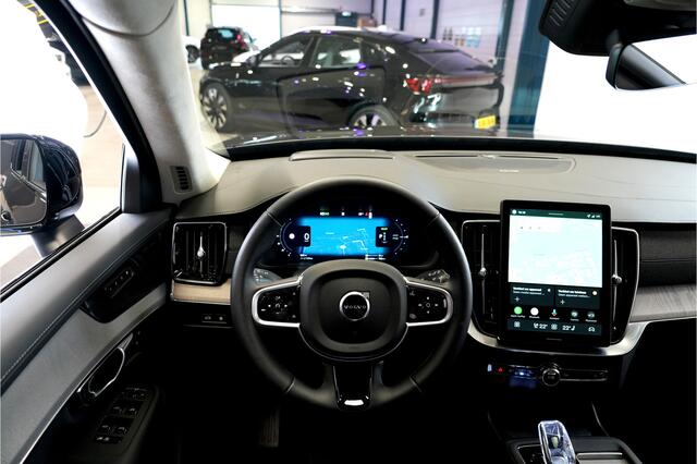 Volvo XC90 2.0 T8 AWD 335kW/456pk Aut8 Plug-in hybrid Ultra Dark 7P PANORAMADAK + HARMAN/KARDON + 360 CAMERA + STOELVANTILATIE&-MASSAGE + PILOT ASSIST + STOEL-&STUURVERWARMING + ALCANTARA HEMEL + ADAPT.CRUISE + BLIS + PARKSENSOREN V&A + 21" LM-VELGEN!!