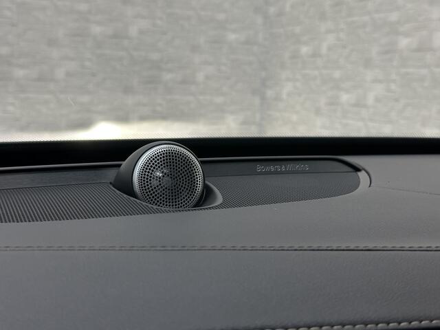 Volvo XC90 T8 AWD R-Design | Luchtvering | 360 Camera | Bowers & Wilkins | Keyless-Entry | Head-Up | Glaspook | Stuurverwarming | Zwarte hemelbekleding | Panorama | 2x Memory | Stoelverwarming V+A | Audio pakket | ISO-Glas | Getint-Glas | 7-Persoons | Volvo dealer onderhouden | Rijklaarprijs.