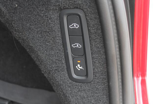 Volvo XC90 2.0 T8 Twin Engine AWD R-Design / Trekhaak / Panoramadak / 360Camera / Head-up / Luchtvering / Bowers & Wilkens / 22'' / Ventilatie+Verwarming / 4zone airco / Dodehoek / DAB / ACC