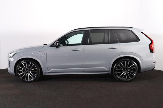 Volvo XC90 T8 Recharge AWD Ultra Dark Exec. Ed. - Luchtvering - Panorama/schuifdak - IntelliSafe Assist & Surround - 360º Camera - Bowers & Wilkins audio - Adaptieve LED koplampen - Verwarmde voorstoelen, stuur & achterbank - Parkeersensoren voor & achter - Elektr. bedienb. voorstoelen met geheugen - Head up display - Draadloze tel. lader - Extra getint glas - 22' LMV