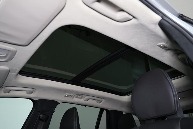 Volvo XC90 T8 Recharge AWD Ultra Dark - Luchtvering - Panorama/schuifdak - IntelliSafe Assist & Surround - 360º Camera - B&W Audio - Verwarmde voorstoelen, stuur & achterbank - Parkeersensoren voor & achter - Elektr. bedienb. voorstoelen met geheugen - Head up display - Draadloze tel. lader - Extra getint glas - 21' LMV