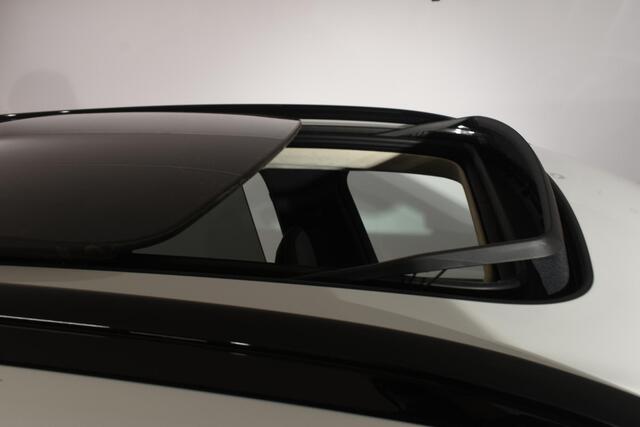 Volvo XC90 T8 455PK Automaat Plug-in hybrid AWD Ultimate Dark / Bowers & Wilkins / Luchtvering / Head Up Display / 360 Camera / Massagestoelen / Gelaagde Zijruiten / Trekhaak /