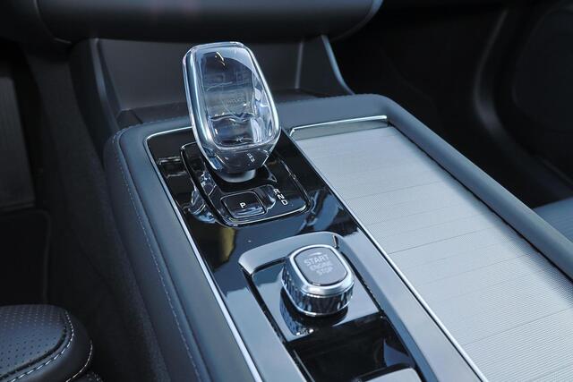 Volvo XC90 T8 Recharge AWD Ultra Black Ed. Exec. - Luchtvering - Panorama/schuifdak - IntelliSafe Assist & Surround - 360º Camera - Bowers & Wilkins audio - Adaptieve LED koplampen - Verwarmde voorstoelen, stuur & achterbank - Parkeersensoren voor & achter - Elektr. bedienb. voorstoelen met geheugen - Geventileerde voorstoelen - Head up display - Draadloze tel. lader - Extra getint glas - 22' LMV