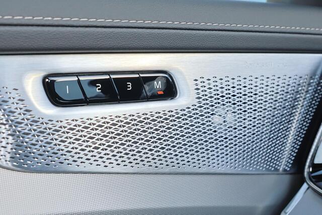 Volvo XC90 T8 Recharge AWD Ultra Black Ed. Exec. - Luchtvering - Panorama/schuifdak - IntelliSafe Assist & Surround - 360º Camera - Bowers & Wilkins audio - Adaptieve LED koplampen - Verwarmde voorstoelen, stuur & achterbank - Parkeersensoren voor & achter - Elektr. bedienb. voorstoelen met geheugen - Geventileerde voorstoelen - Head up display - Draadloze tel. lader - Extra getint glas - 22' LMV
