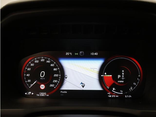 Volvo XC90 T8 390PK Recharge AWD Business Pro / Trekhaak / Leder / BLIS / Adaptive Cruise / Verwarmbaar Stuurwiel + Voorstoelen / 20" / Harman Kardon /