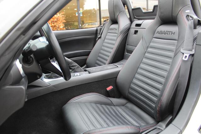 Abarth 124 Spider 1.4 Turbo | Rijklaar | NL-auto| 1e Eig | Stoelverw. | Bose | LED | Parkeersens. | Regensensor | Navi | Cruise | Leder
