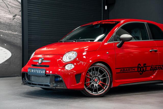 Abarth 695 Biposto *O.Z. Lichtmetalen velgen / Akrapovic / Carbon in-exterieur / Sportstoelen / Brembo-Remmen*
