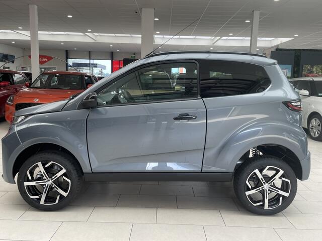 Aixam CROSSOVER [ CARPLAY I HOGE INSTAP I VERWARMING I LICHT METALEN VELGEN]