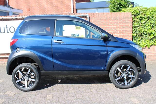 Aixam CROSSOVER Premium met navigatie