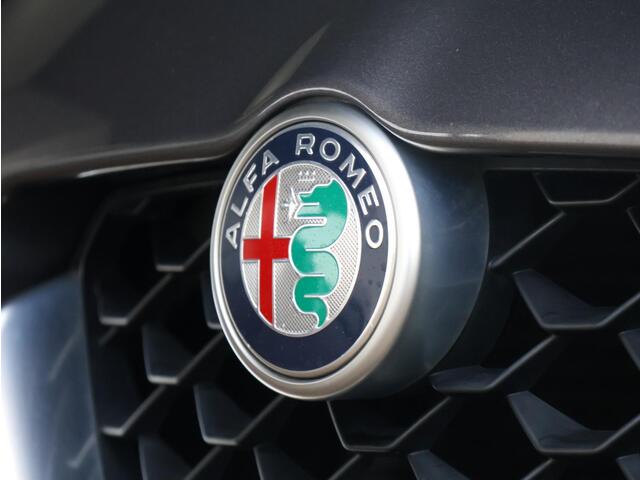 Alfa Romeo GIULIA 2.0T Super | Xenon | Navi | Clima | BTW |