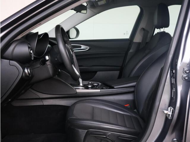 Alfa Romeo GIULIA 2.0T Super | Xenon | Navi | Clima | BTW |