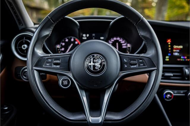 Alfa Romeo GIULIA 2.0T 310 PK Squadra Massimo 19"