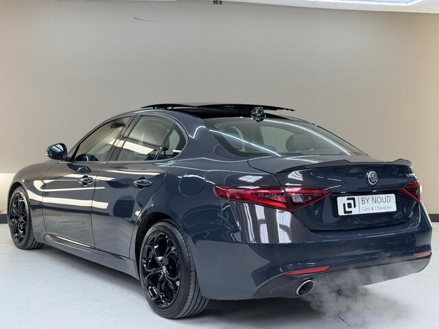 Alfa Romeo GIULIA 2.0T Super, 200Pk, 2017, 2de eigenaar, Panoramadak, Navigatie, Parkeersensoren, Xenon koplampen, Cruise control, Climate control,