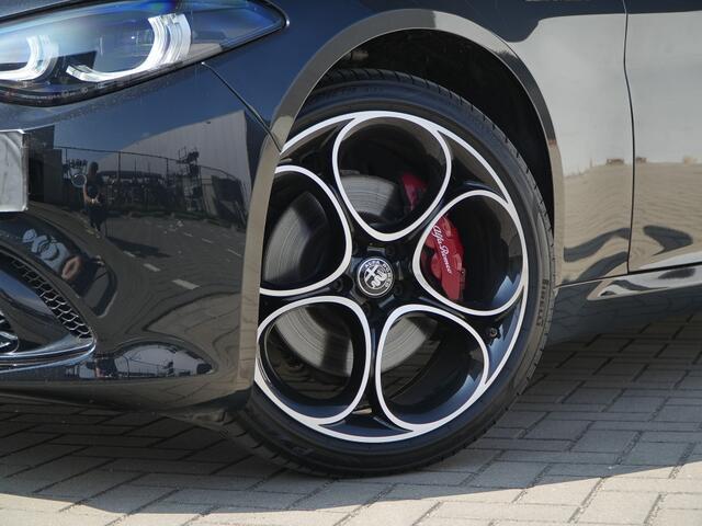 Alfa Romeo GIULIA 2.0 Turbo 280 PK Competizione Q4 AWD | Pano | Veloce | 19"