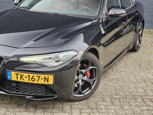 Alfa Romeo GIULIA 2.0T Super / VELOCE INT. / XENON / NAVI / TREKH.