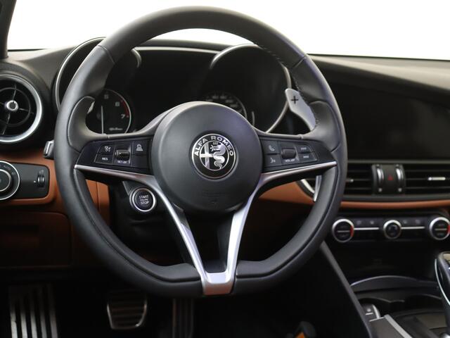 Alfa Romeo GIULIA 2.0T Super | Navigatie | Camera | Lederen bekleding |