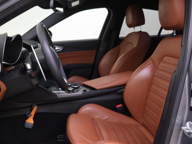 Alfa Romeo GIULIA 2.0T Super | Navigatie | Camera | Lederen bekleding |