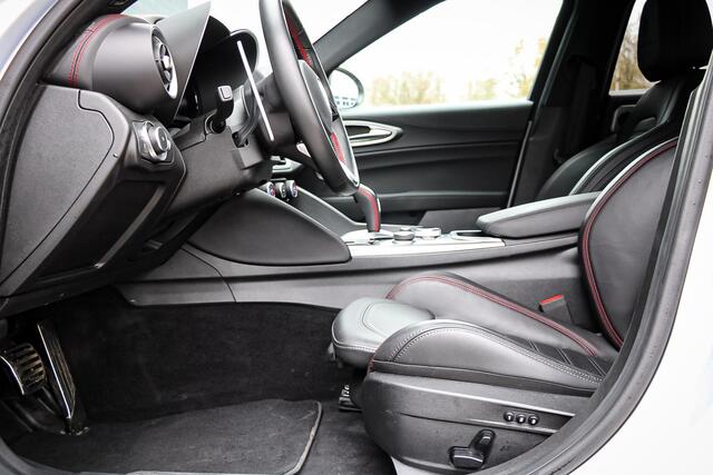 Alfa Romeo GIULIA 2.0 Competizione Q4 / H&K / CARPLAY / ADAPT. SCHOKBREK.