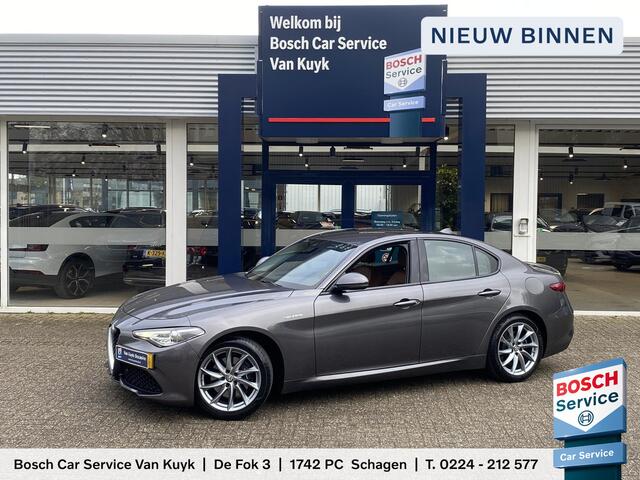 Alfa Romeo GIULIA 2.0 T AWD Veloce / Automaat / NL-Auto / 1e-Eigenaar / Vol-Leder / Stuur-/Stoelverwarming / Elektr.-Stoelen met Geheugen / Flippers / Cruise-Control / Climate-Control / DAB Radio-Bluetooth / Navi / PDC V+A / 18'' LMV / ENZ.