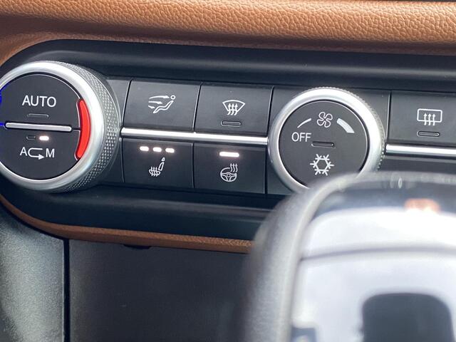 Alfa Romeo GIULIA 2.0 T AWD Veloce / Automaat / NL-Auto / 1e-Eigenaar / Vol-Leder / Stuur-/Stoelverwarming / Elektr.-Stoelen met Geheugen / Flippers / Cruise-Control / Climate-Control / DAB Radio-Bluetooth / Navi / PDC V+A / 18'' LMV / ENZ.