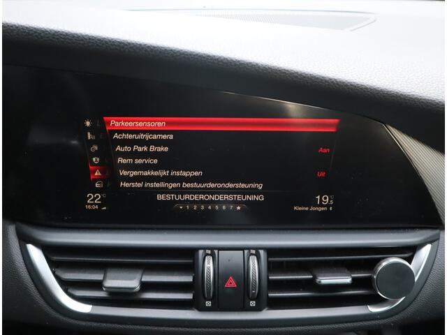 Alfa Romeo GIULIA 2.0T Super / Adaptive CC