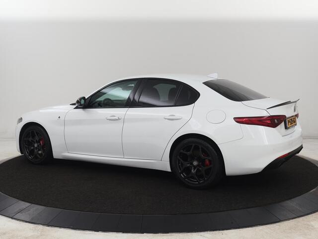 Alfa Romeo GIULIA 2.0T Sprint | Leder | Adaptive cruise | Stoel & stuurverwarming | Trekhaak | Camera | Sportstoelen | Keyless | Carplay | Bi-Xenon | Climate control | Navigatie