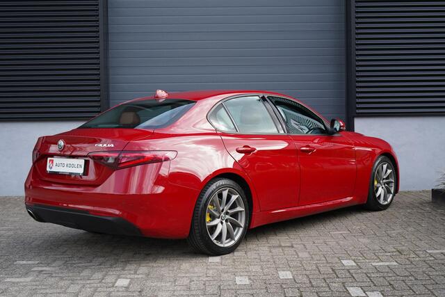 Alfa Romeo GIULIA 2.0T Super 310 pk! Stoelverw./ Cruise/ Climate