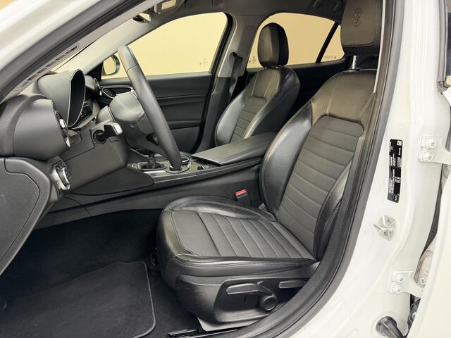 Alfa Romeo GIULIA 2.2 Eco Business Super, 136Pk, 2017, Liefhebbersauto, Squadra tuning, Trekhaak, Cruise control, All season banden, Automatische verlichting,