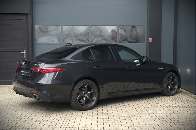 Alfa Romeo GIULIA 2.0 T AWD Veloce Q4 | Harman Kardon | Stuurverwarming | Stoelverwarming | Memory Seat | Keyless | Adaptive Cruise Control | Camera | Navigatie | DNA | Leer | QV Velgen | Elektrische Stoelen | Dodehoek Detectie |