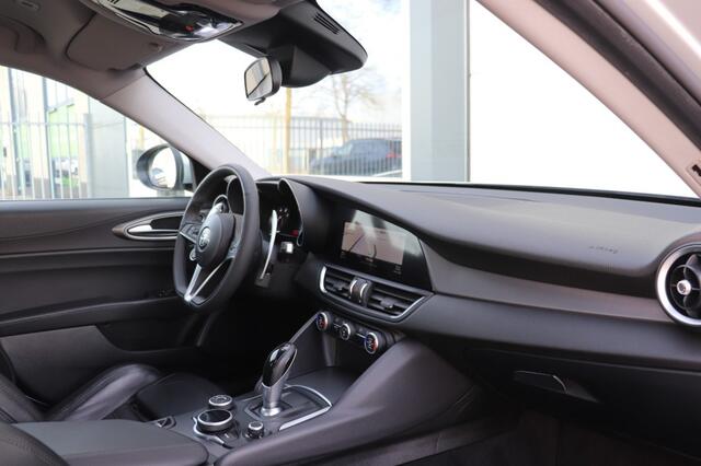 Alfa Romeo GIULIA 2.0 T Q4 AWD 280PK VELOCE/ORIG.NL/GEDOCUMENTEERD/KEYLESS/MEMORY/19