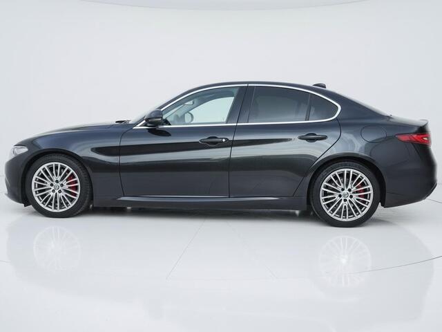 Alfa Romeo GIULIA 2.0T Super | 310pk | 1e eigenaar | Clima | Cruise | Multimedia/Navi | Leder | Stoel/-Stuurverwarming | PDC + Camera |
