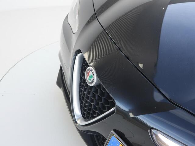 Alfa Romeo GIULIA 2.0T Super | 310pk | 1e eigenaar | Clima | Cruise | Multimedia/Navi | Leder | Stoel/-Stuurverwarming | PDC + Camera |