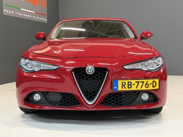 Alfa Romeo GIULIA 2.2 Jtd 180pk AE Automaat 19 Inch L.M. velgen, DAB audio, Navigatie