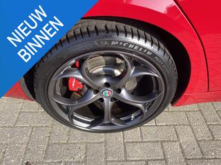 alfa-romeo-giulia-2.0-t-awd-veloce-